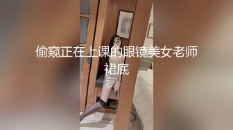 夫妻交换群聚会 两对夫妻约草淫乱4P还一边拍照留念