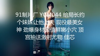 极品尤物颜值美女！干净无毛粉嫩小穴！怼在镜头前掰开，震动棒磨蹭流白浆，表情很享受，埋头给炮友吃鸡