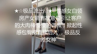 跟踪厕拍粉衣黑裤长发美女进厕所嘘嘘