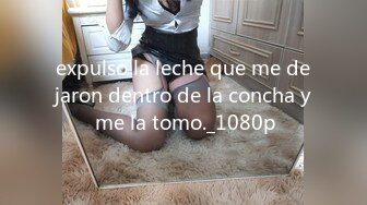 expulso la leche que me dejaron dentro de la concha y me la tomo._1080p