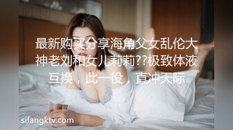 商城自动梯抄底几个少妇 丸子头美女气质真好 没想到还是蕾丝骚丁 貌似吃完饭跟客户再握手告别