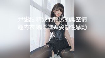 风骚学妹早上起来就开始舔鸡巴伺候小哥哥激情啪啪，全程露脸让小哥舔逼，无套蹭蹭就插进去了，旁边还有指挥