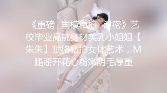 小胖妹卖力的吸吮这，口活见长