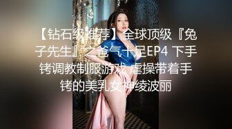 双飞漂亮美女 身材苗条细长腿穿上黑丝白丝 享受帝王般服务 逼逼换着操 貌似逼操多了很难射 还要手机边看小电影边操