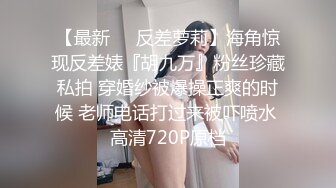 和小情人车上互扣，爽到她忘了是大白天在路边