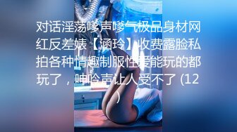 卷发美女穿着背心给自己的男友吃鸡鸡