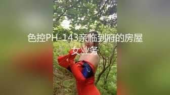 来着大姨妈还要被干的小女人，全程露脸颜值不错跟狼友互动撩骚，口交大鸡巴被小哥无套插入又干出血精彩刺激