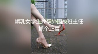 小秘书躲在桌子底下帮老板口交