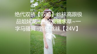 随意扒下美女的领口