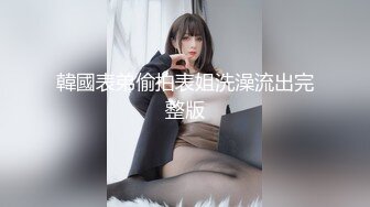 【新片速遞】 十月最新流出酒店女厕前景偷拍❤️3个年轻气质美女尿尿背心美女来月事逼逼不停拉血