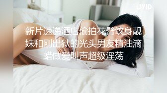 露脸黑丝小妹妹床上小心翼翼的自慰 搞笑的是宠物狗旁边观战