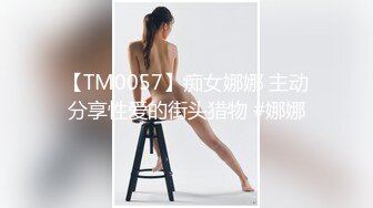 对穿着开档黑丝的极品御姐无法抵挡，揉捏肉体亲吻