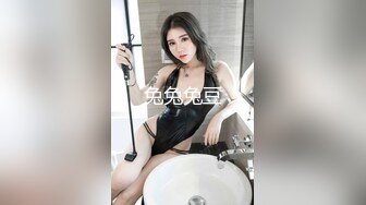 《百度云泄密》高傲的抖音女神在榜一大哥金钱的诱惑下一件一件的脱下直到一丝不掛2