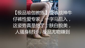 家庭摄像头偷拍大奶少妇自慰，还时不时挑逗可爱小泰迪