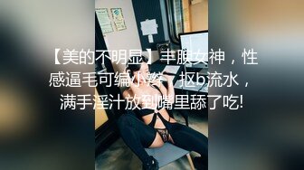 小胖哥约操齐逼短裤网红级美女，花臂纹身极品美腿，深喉插嘴扛起长腿就是操，扶着屁股后入，表情清晰可见