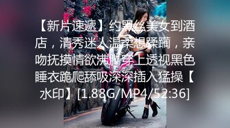 漂亮美女3P 一白一黑两根大肉棒 还是选择黑祖宗的插逼 另一根插嘴 表情很舒坦