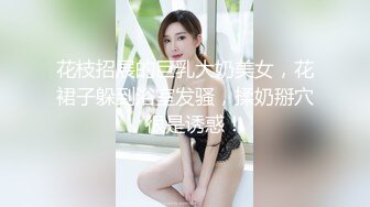   漂亮的美女 用道具在房间抽插