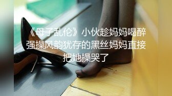 劇情演繹戲精劉婷欺騙中通快遞小哥上樓收快件進房間被大快件嚇一跳要干一炮才讓走