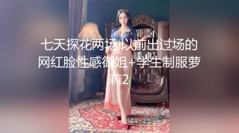 熟女阿姨偷情老外 又舔又亲 被无套输出 完事还送阿姨一条裙子 非常开心