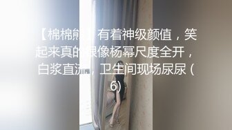 国内某商场女士试衣间TP 却拍到妹子直接把衣服塞进裤裆就走人让人无语 身材不错还挺漂亮的妹子