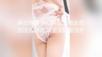 胆大包天坑神溜进国内某写字间进厕跟拍职业培训机构年轻美眉方便还偸拍瑜伽会所更衣间妹子换衣