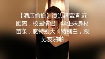 掰开老婆的嫩B，漏出里面的嫩肉给大家看