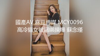 出道即巅峰OF留学生露脸嫩妹【alyssajelly】脸穴同框紫薇，裸体展示娇躯，超喜欢大洋香肠