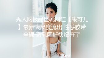 莫娜爱她的丈夫。他们结婚有一段时间了，一直在想方设法让事情变得有趣。最近，他一直在谈论她和其他男人上