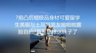 黑客破解家庭网络摄像头偷拍 老夫嫩妻在家里客厅做爱突然来了个女的坐在一边感觉她们三人关系有点特别.