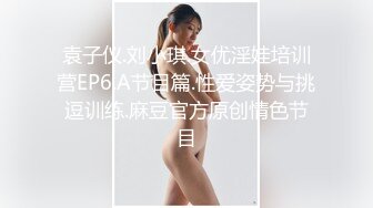 2022-7-4【小智寻花】酒店约操眼镜骚女，肉感身材69姿势口交，张开双腿正入爆操