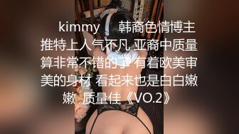 开档黑丝美眉 啊啊老公太大了好深 不行了 说好只是拍写真最后却把我操了 无套输出 拔吊射了一屁屁