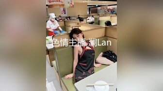 官方售价39元吊带花裙美女和姐妹喝完喜酒在路边等车穿着性感白色微透蕾丝内勒出逼缝隙露出内裤路人视角都能看到