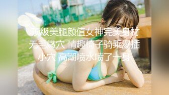 睡不着吗？来喝点奶助眠吧。眼镜女孩握住乳房挤奶射在镜子上，好想帮你吸完乳房里面的娘奶哦！