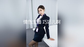 低头看手机某服装专卖店营业员下面可爱的馒头穴