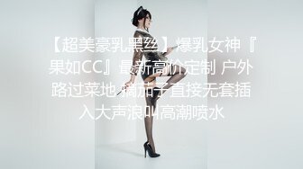 小美女悠闲的给足交