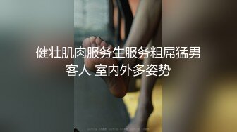 如此瘦小的的身材怎么能经受的住巨棒的进攻 娇嫩小蜜穴被无情蹂躏